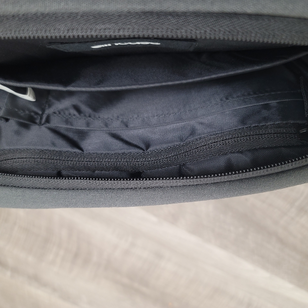 Incase Field Bag - Picture 4 of 5
